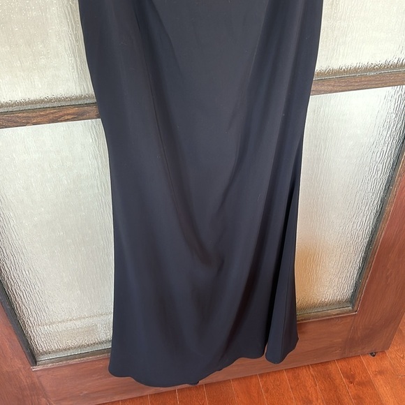 Badgley Mischka
Floral Popover Gown size 8 - Picture 9 of 13